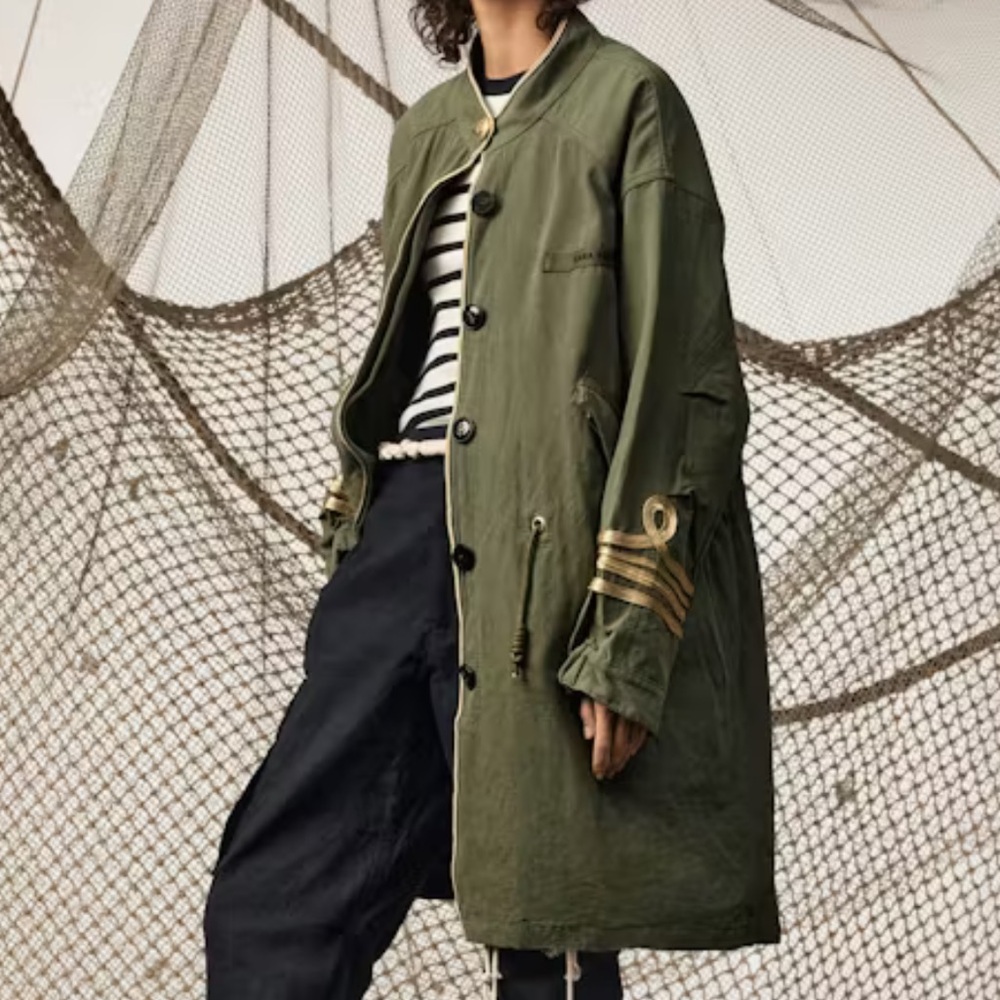 Zara SRPLS Khaki Green Coat with Gold Details
Zara SRPLS Summer 2020 Collection - Picture 7 of 14